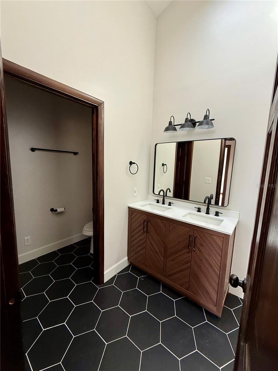 2541 E LAKE DR, DELAND, FL, 32724
