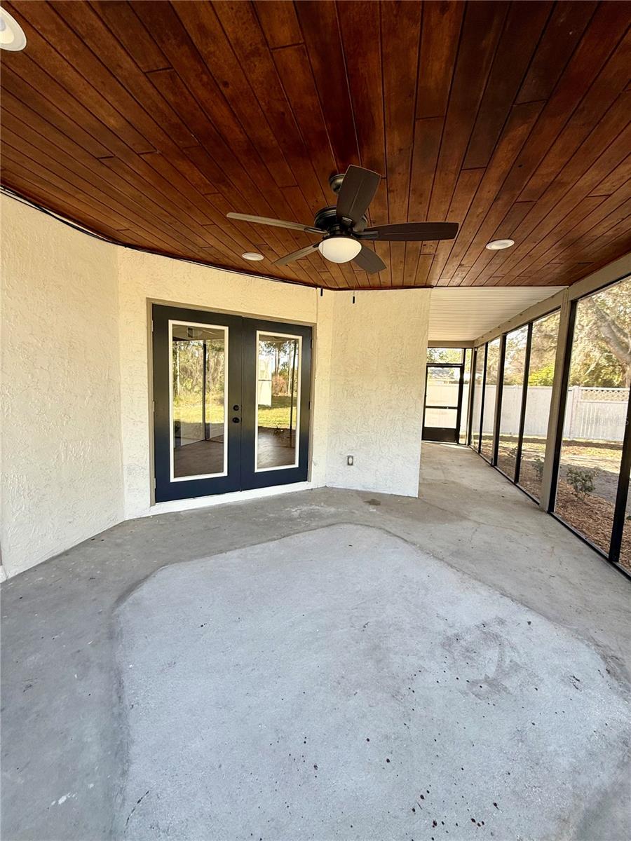 2541 E LAKE DR, DELAND, FL, 32724