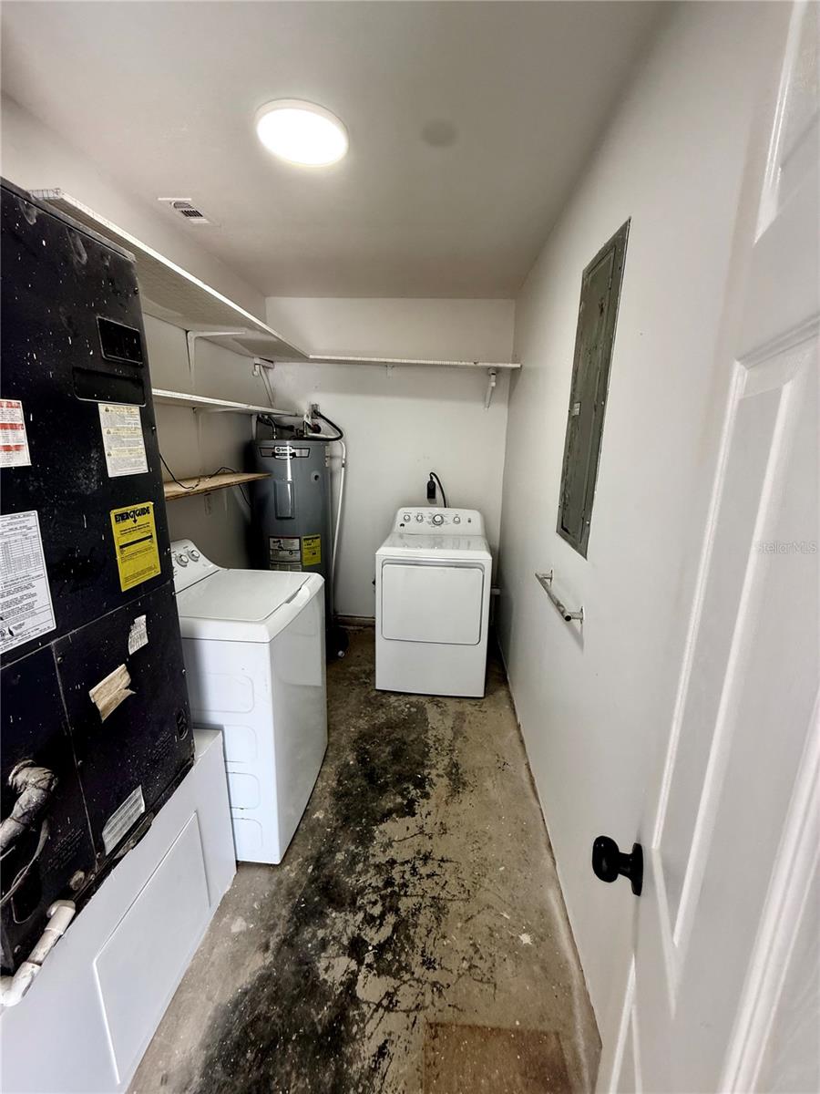 2541 E LAKE DR, DELAND, FL, 32724