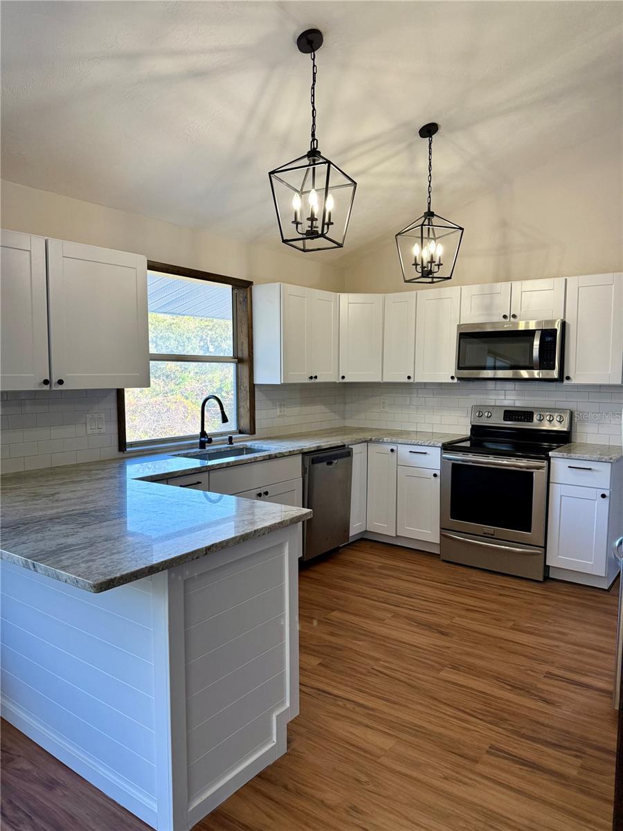 2541 E LAKE DR, DELAND, FL, 32724