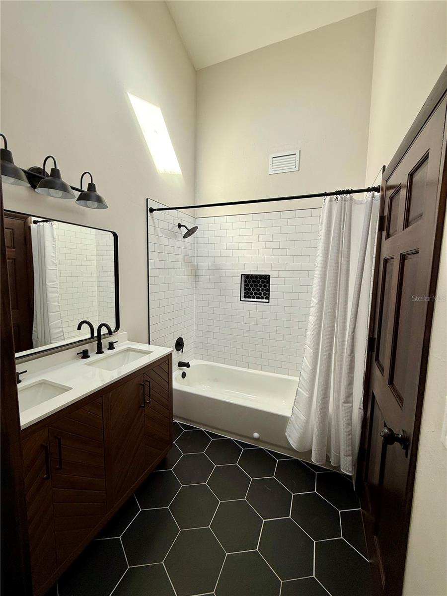 2541 E LAKE DR, DELAND, FL, 32724