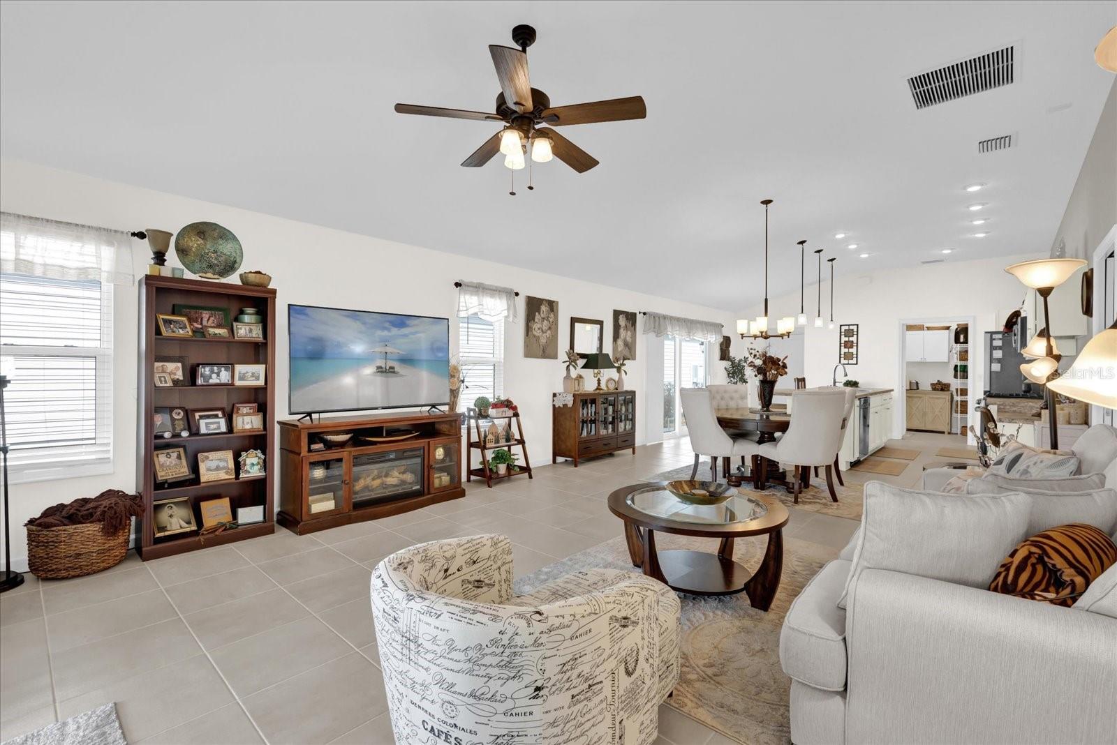 6206 DINGMAN WAY, THE VILLAGES, FL, 32163
