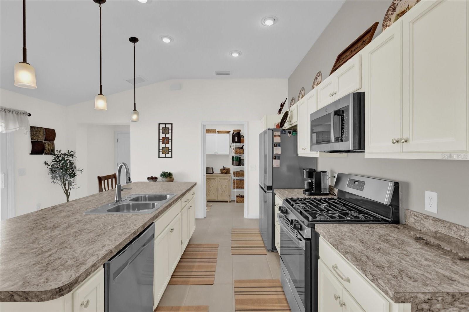 6206 DINGMAN WAY, THE VILLAGES, FL, 32163