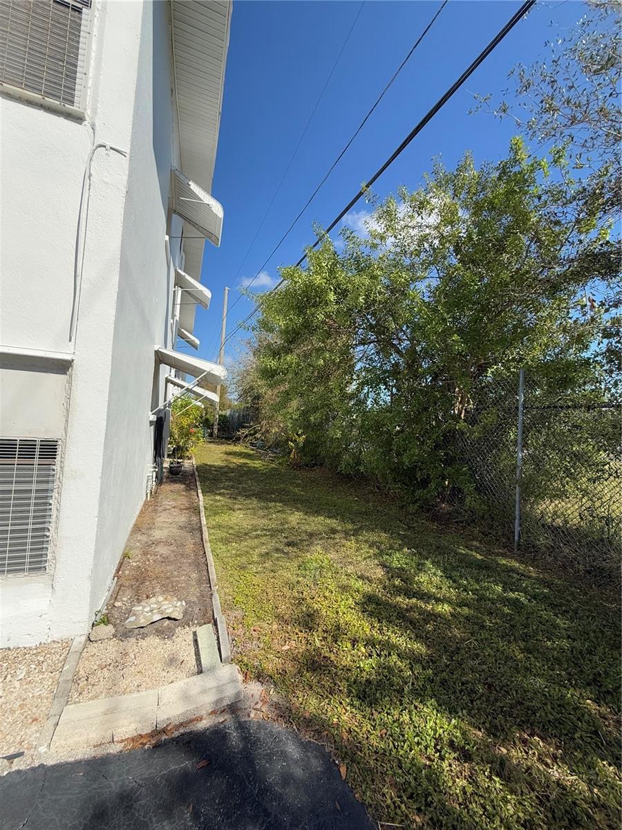 TB8345423 Property Photo