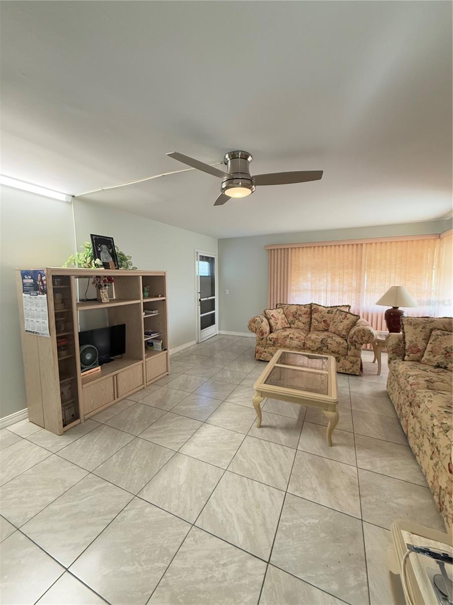 TB8345423 Property Photo