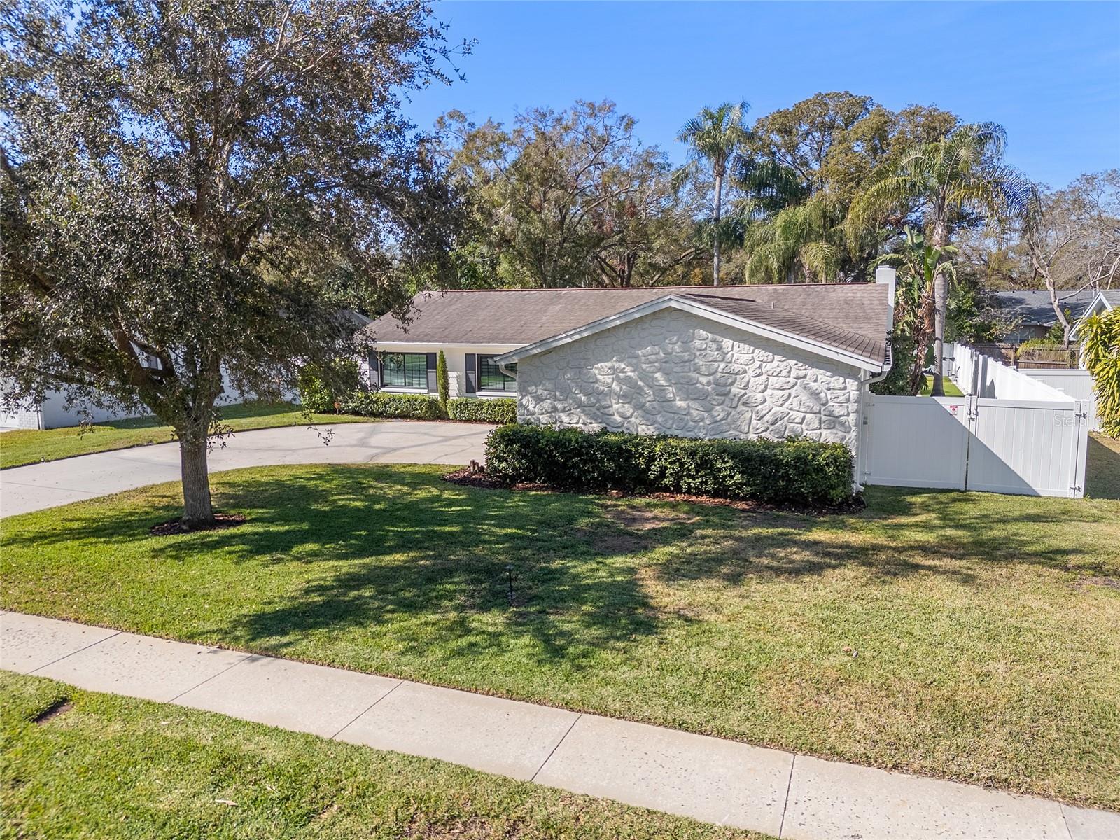 13510 SHADY SHORES DR, TAMPA, FL, 33613