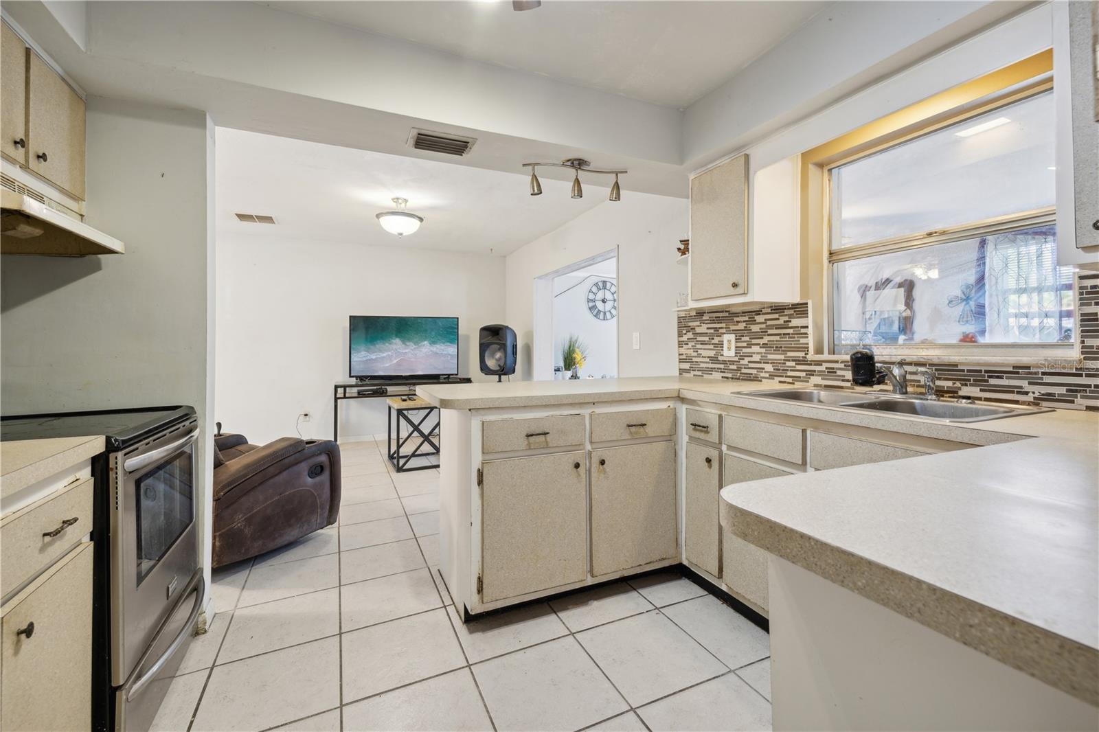 107 LEELAND HEIGHTS BLVD E, LEHIGH ACRES, FL, 33936