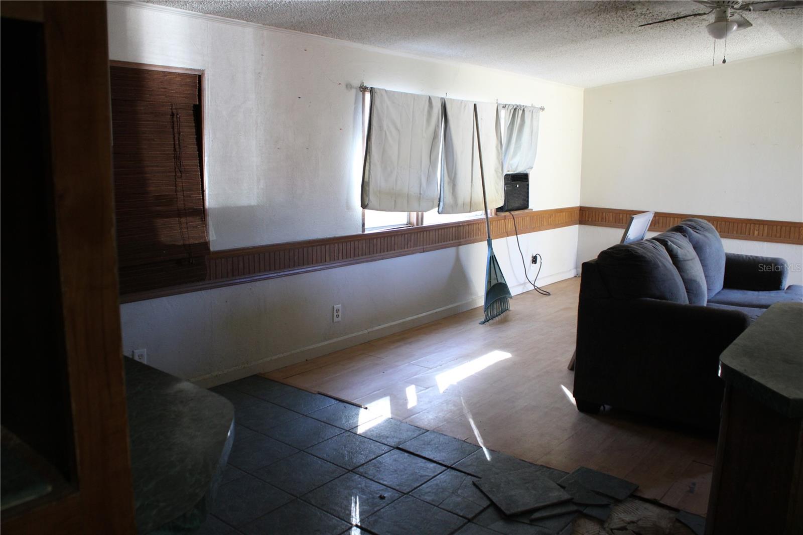 31735 S LAKE DR, EUSTIS, FL, 32736