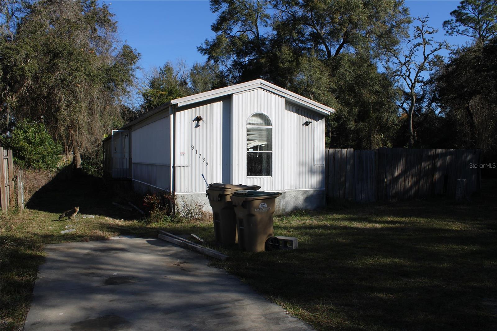 31735 S LAKE DR, EUSTIS, FL, 32736