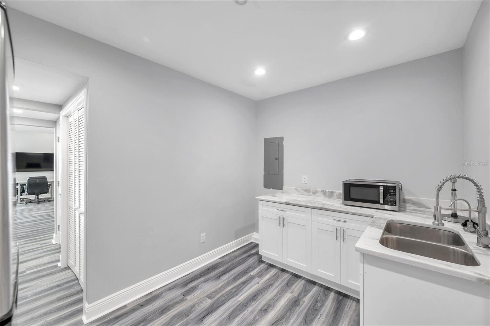 7949 ULMERTON RD, LARGO, FL, 33771