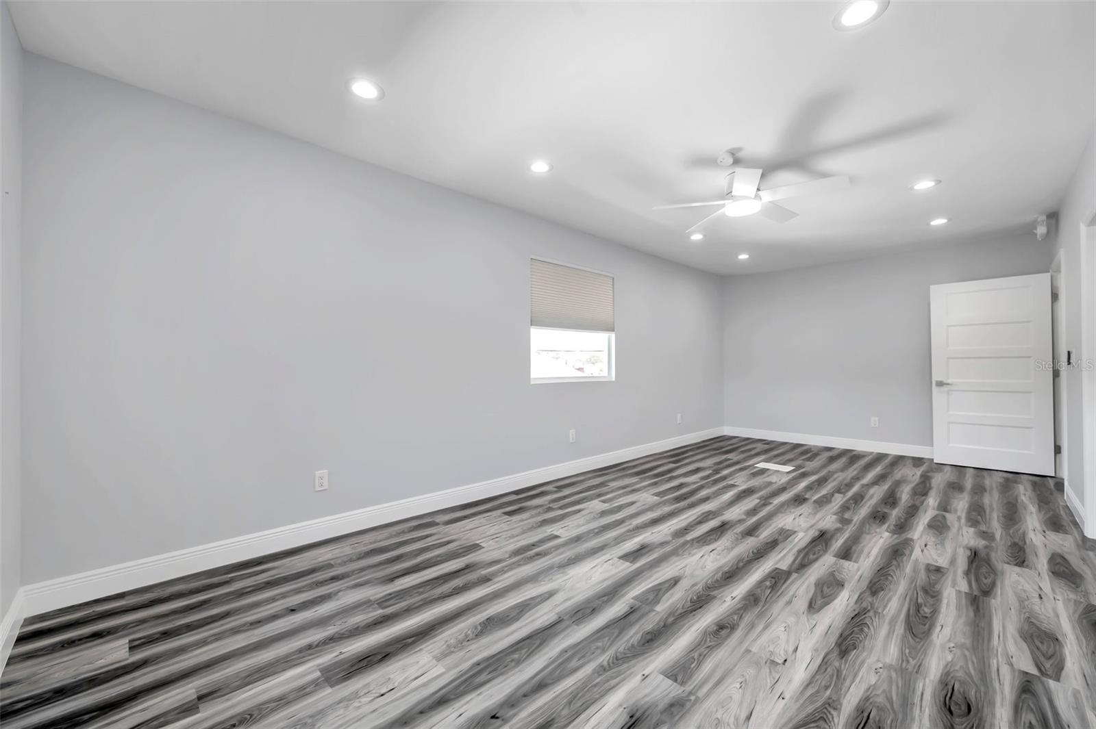 7949 ULMERTON RD, LARGO, FL, 33771