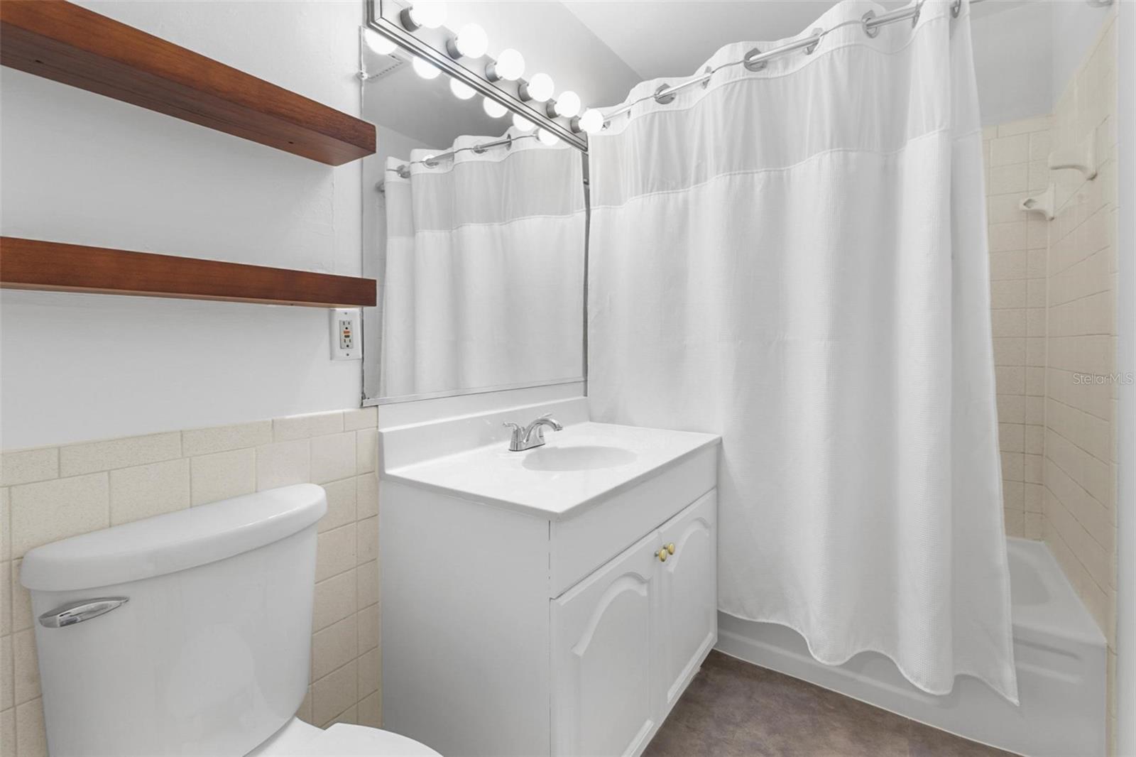 621 W INDIANA AVE #5, DELAND, FL, 32720