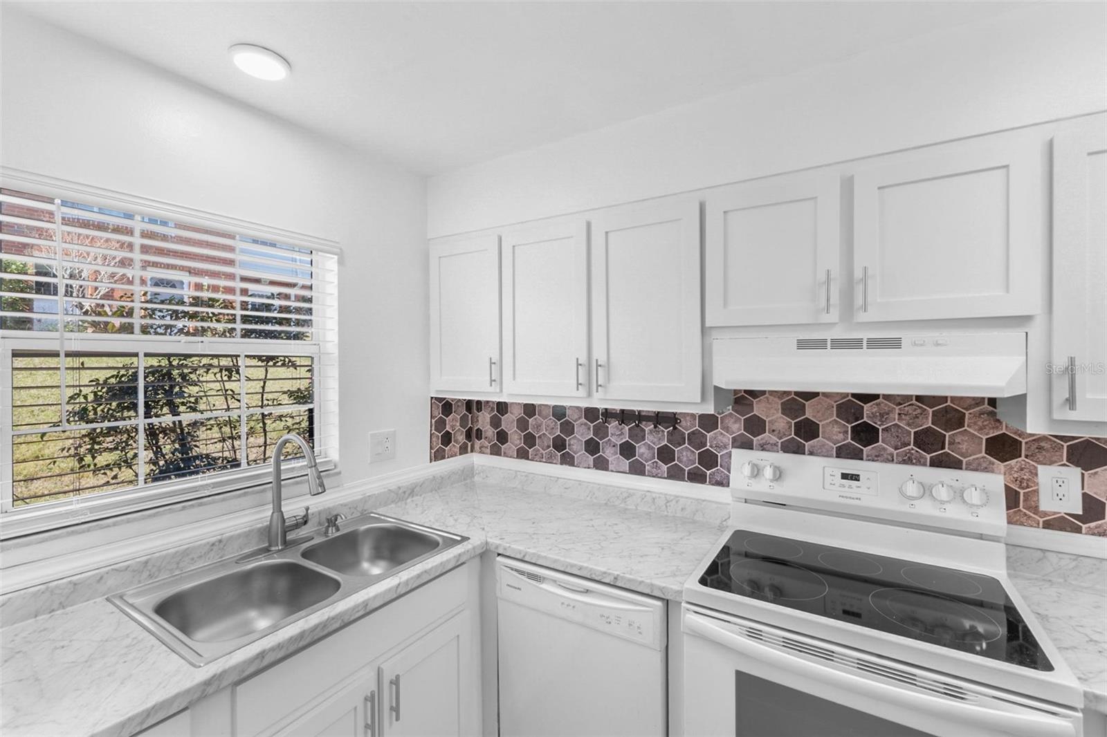 621 W INDIANA AVE #5, DELAND, FL, 32720