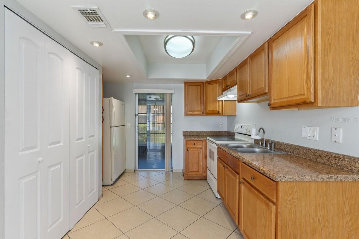 33 W COUNTRY COVE WAY, KISSIMMEE, FL, 34743