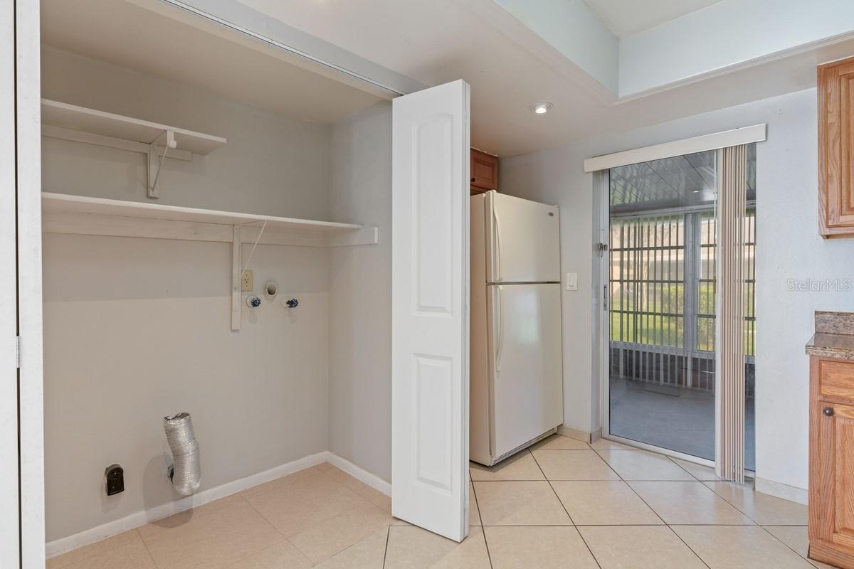33 W COUNTRY COVE WAY, KISSIMMEE, FL, 34743