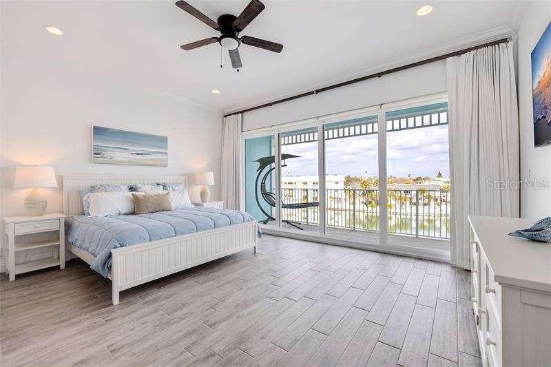 11721 1ST ST E, TREASURE ISLAND, FL, 33706