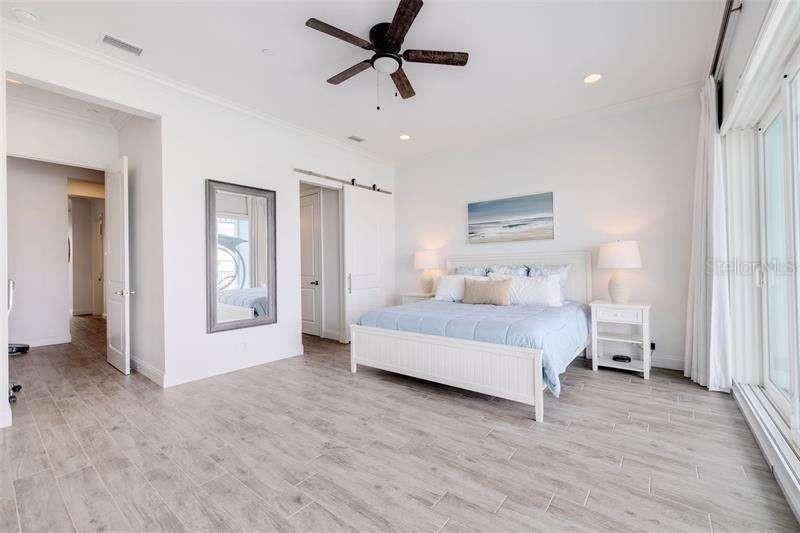 11721 1ST ST E, TREASURE ISLAND, FL, 33706