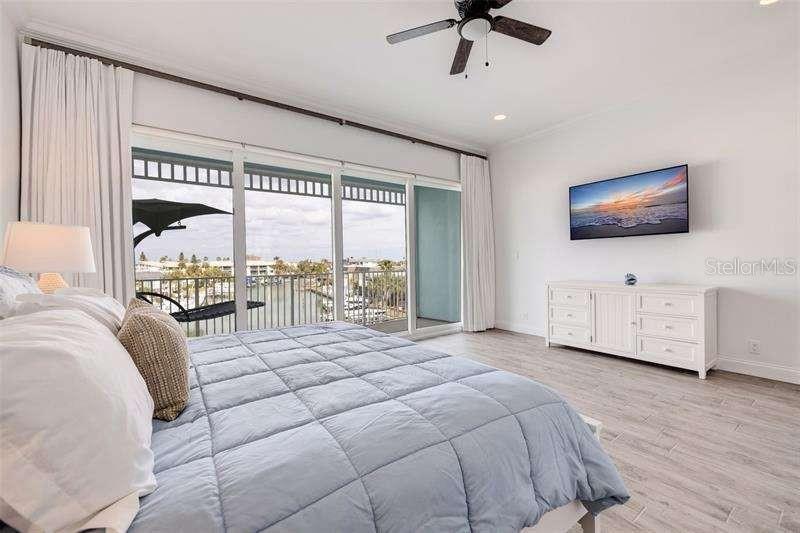 11721 1ST ST E, TREASURE ISLAND, FL, 33706