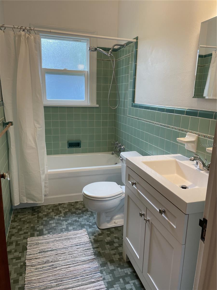 2327 WOODLAWN CIR E, ST PETERSBURG, FL, 33704