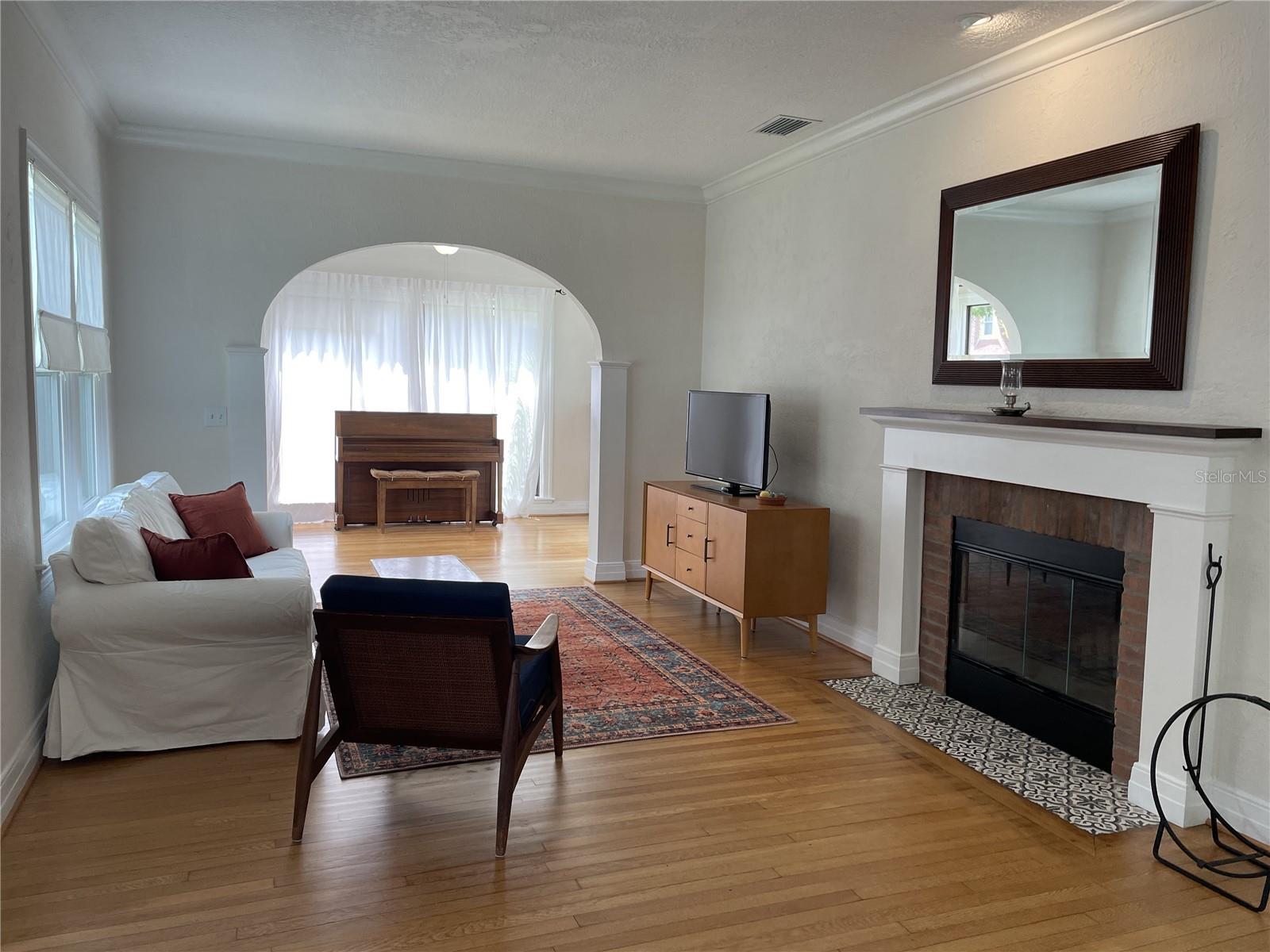 2327 WOODLAWN CIR E, ST PETERSBURG, FL, 33704