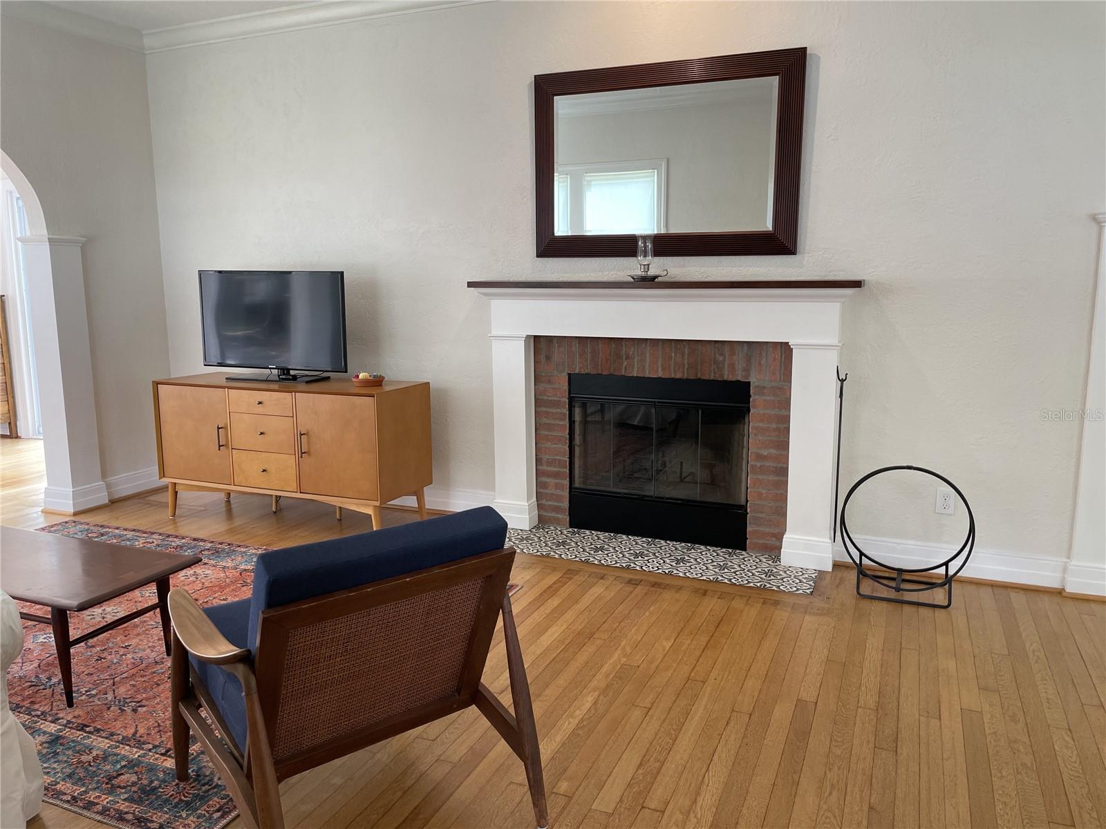 2327 WOODLAWN CIR E, ST PETERSBURG, FL, 33704