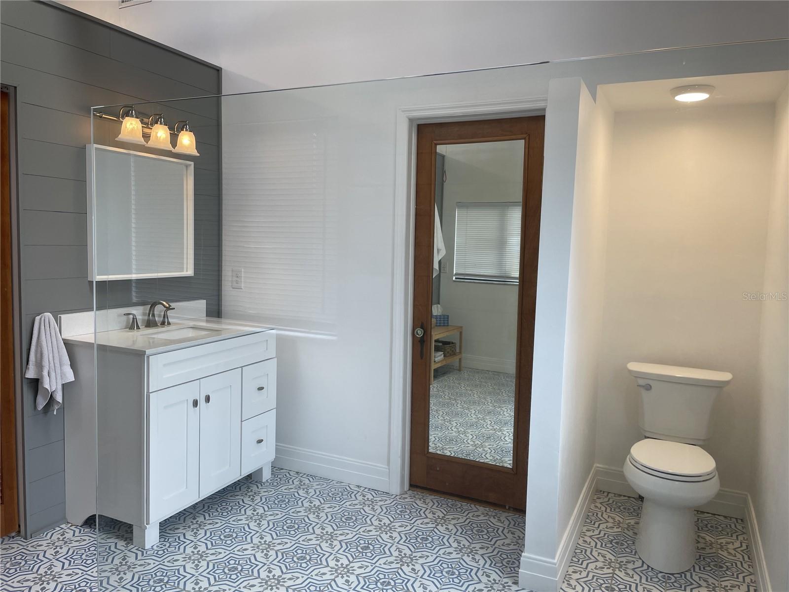 2327 WOODLAWN CIR E, ST PETERSBURG, FL, 33704