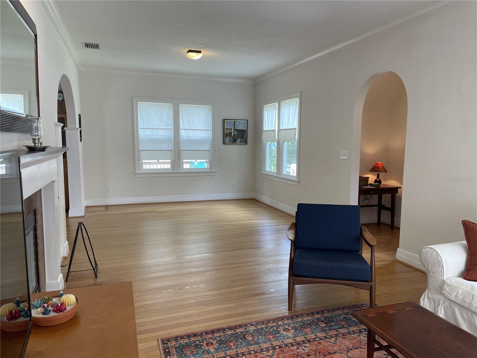 2327 WOODLAWN CIR E, ST PETERSBURG, FL, 33704