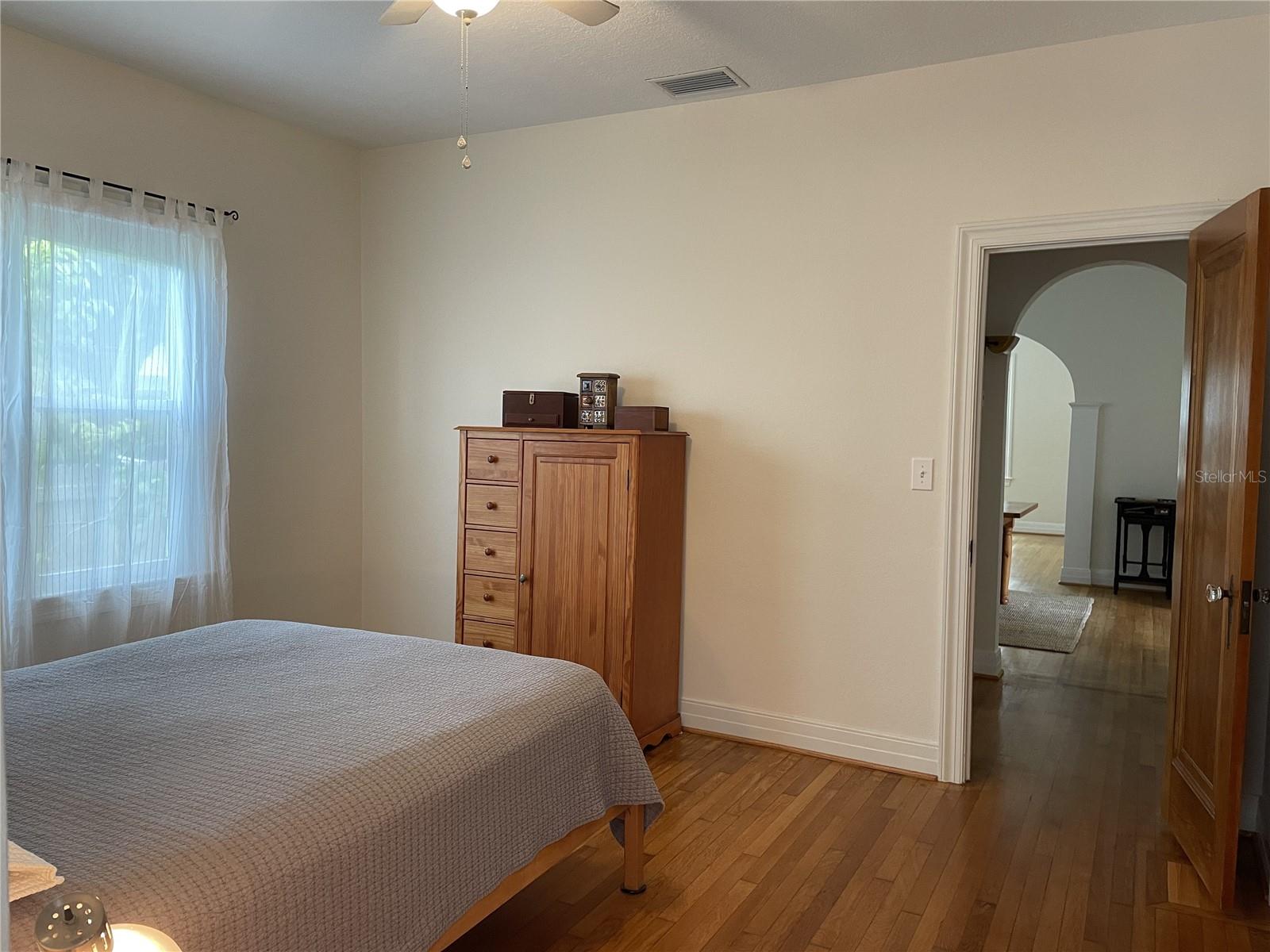 2327 WOODLAWN CIR E, ST PETERSBURG, FL, 33704