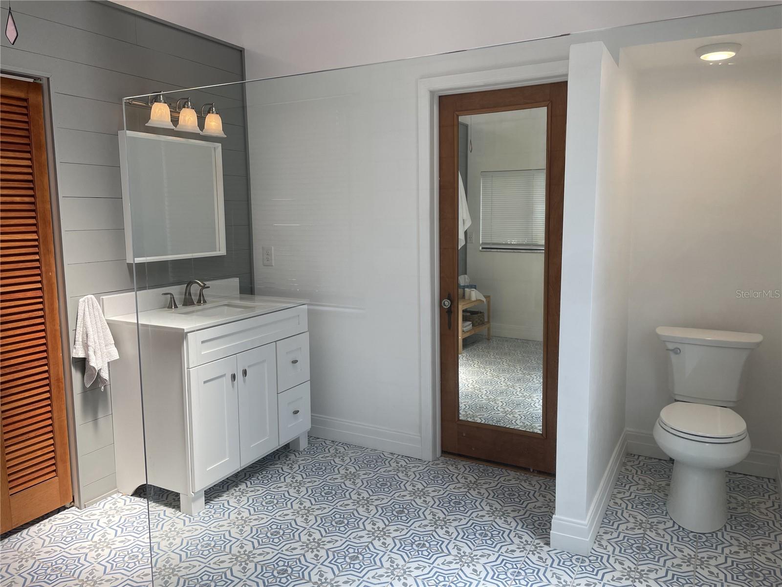 2327 WOODLAWN CIR E, ST PETERSBURG, FL, 33704