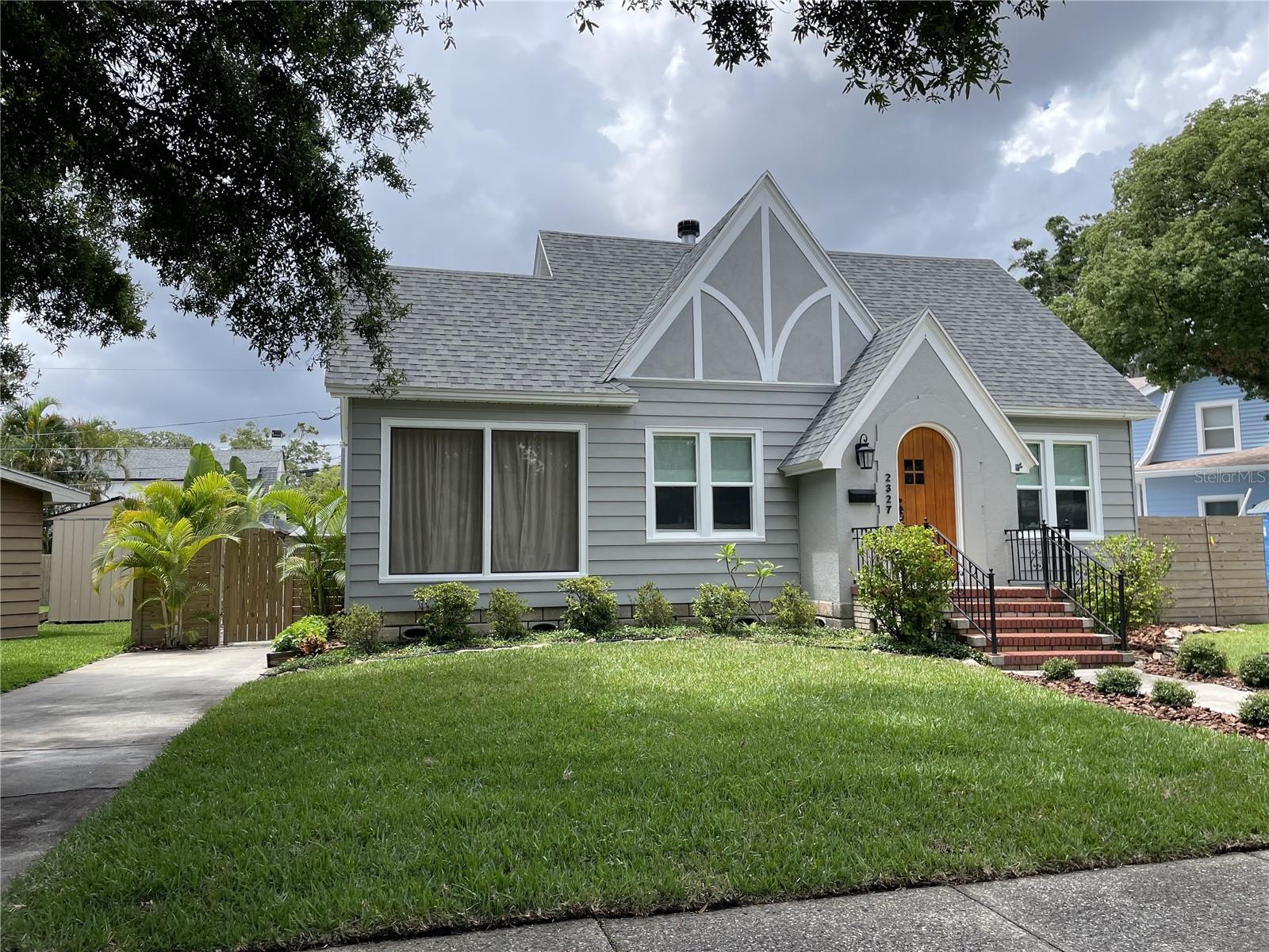 2327 WOODLAWN CIR E, ST PETERSBURG, FL, 33704