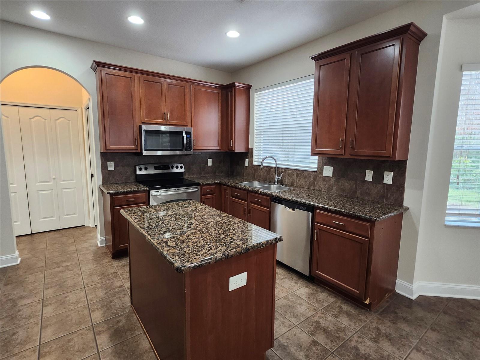 18501 CYPRESS BAY PKWY, LAND O LAKES, FL, 34638