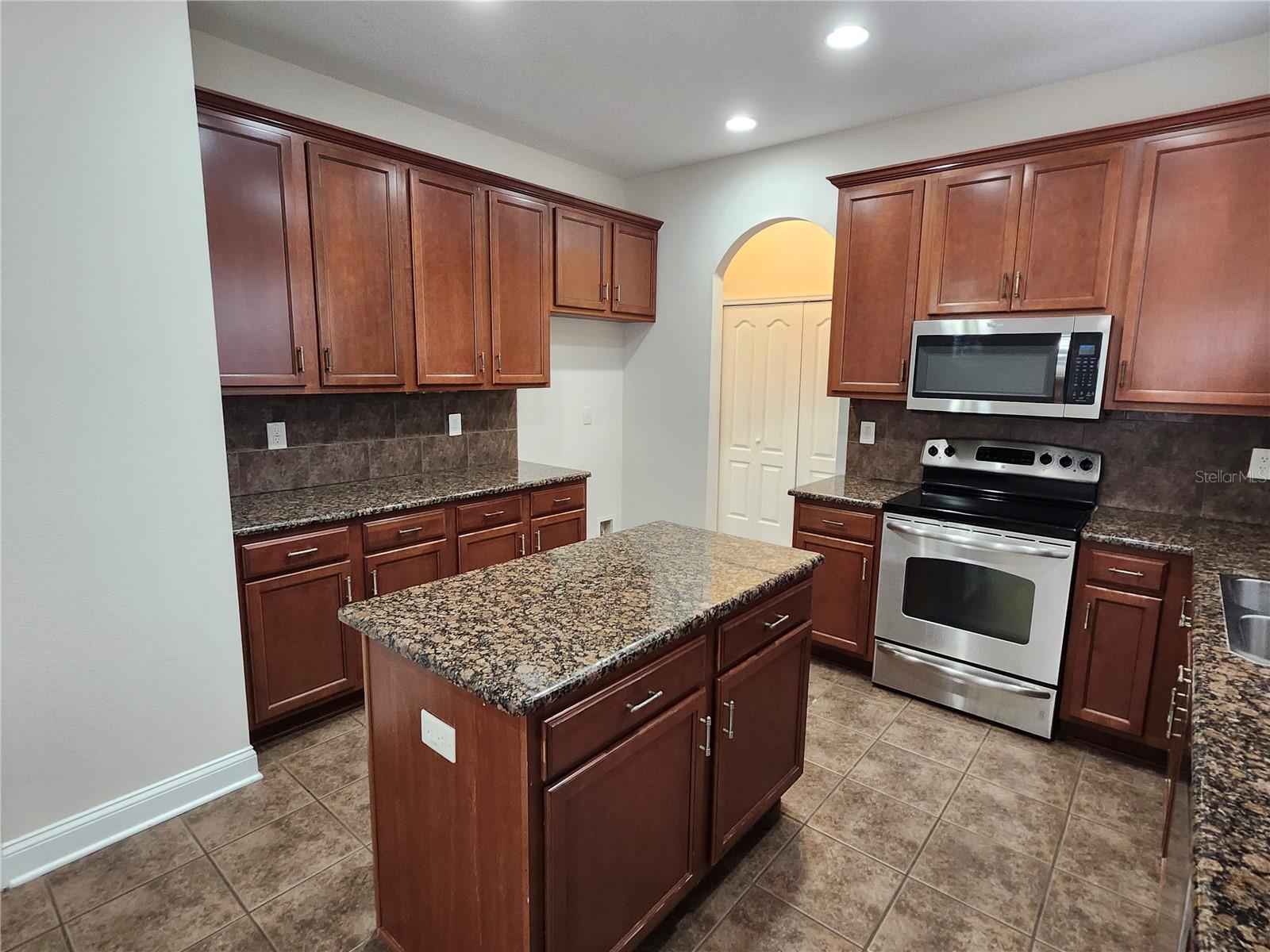 18501 CYPRESS BAY PKWY, LAND O LAKES, FL, 34638