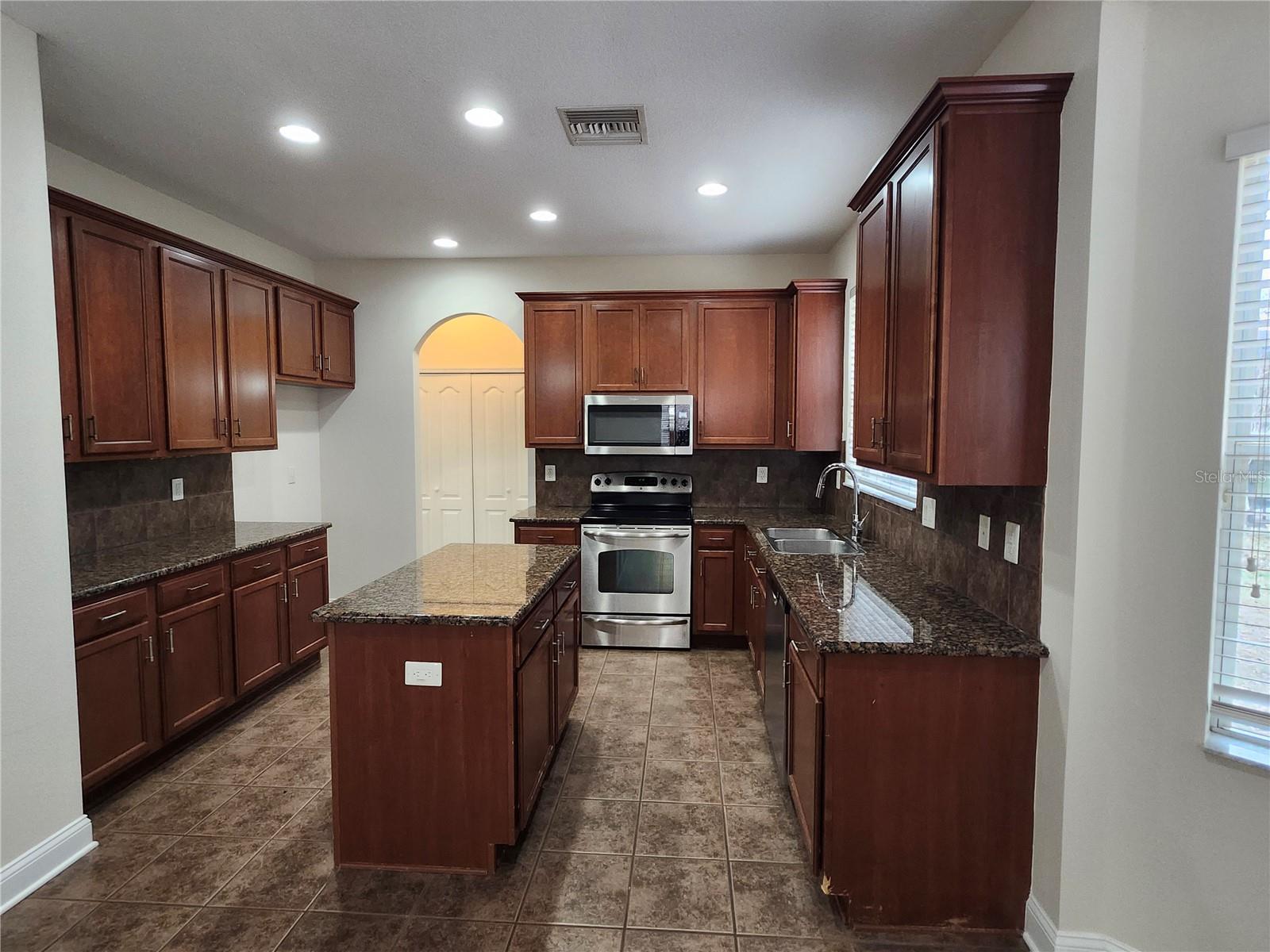 18501 CYPRESS BAY PKWY, LAND O LAKES, FL, 34638