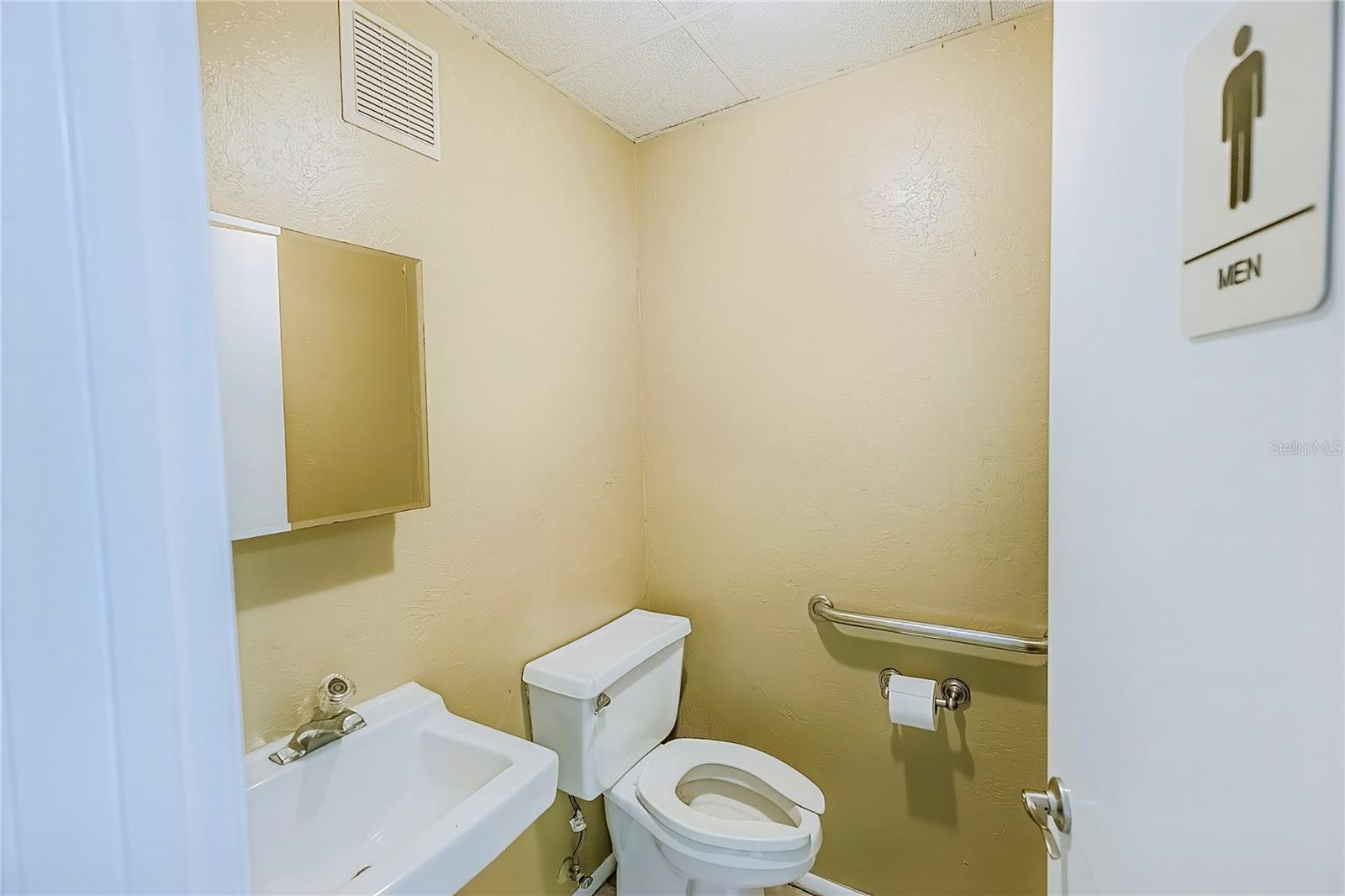 2721 MALL DR #B, SARASOTA, FL, 34231