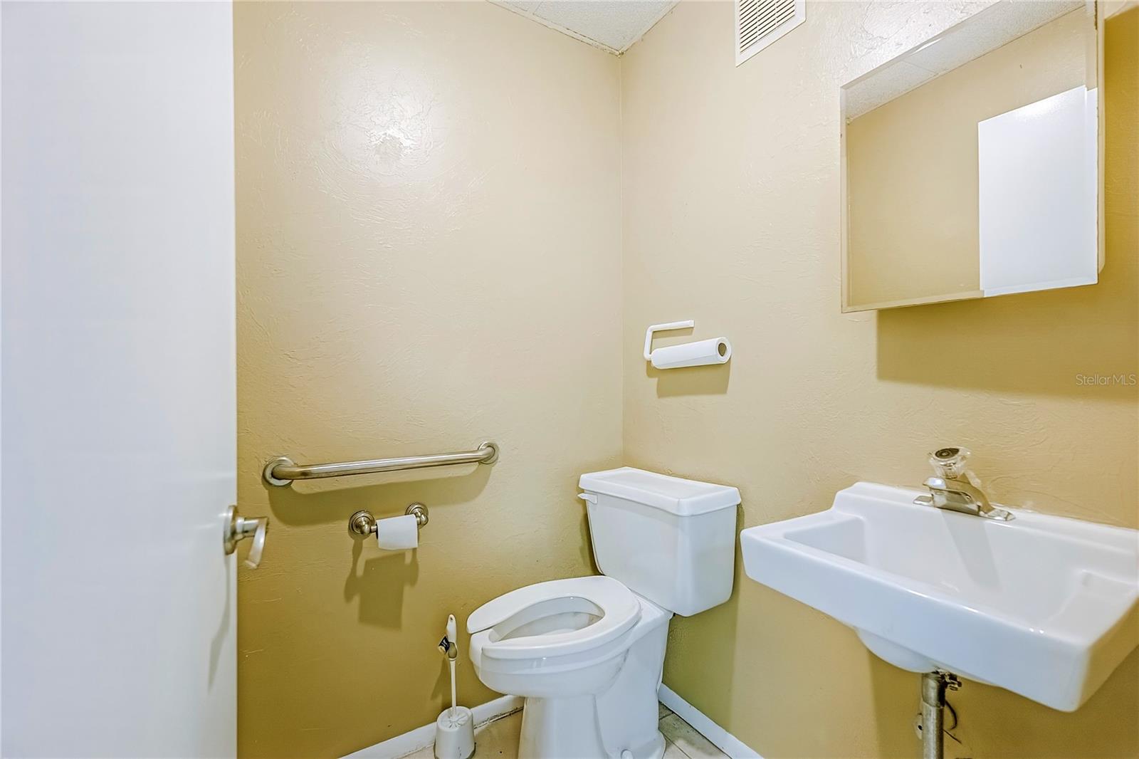 2721 MALL DR #B, SARASOTA, FL, 34231
