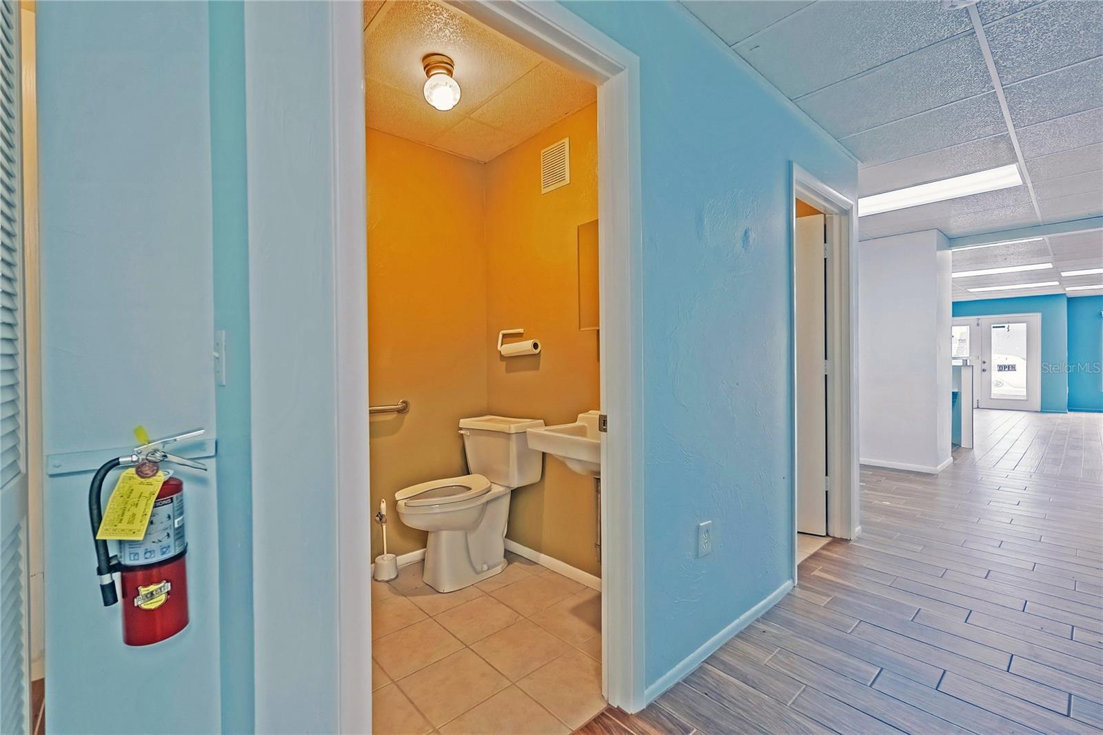 2721 MALL DR #B, SARASOTA, FL, 34231