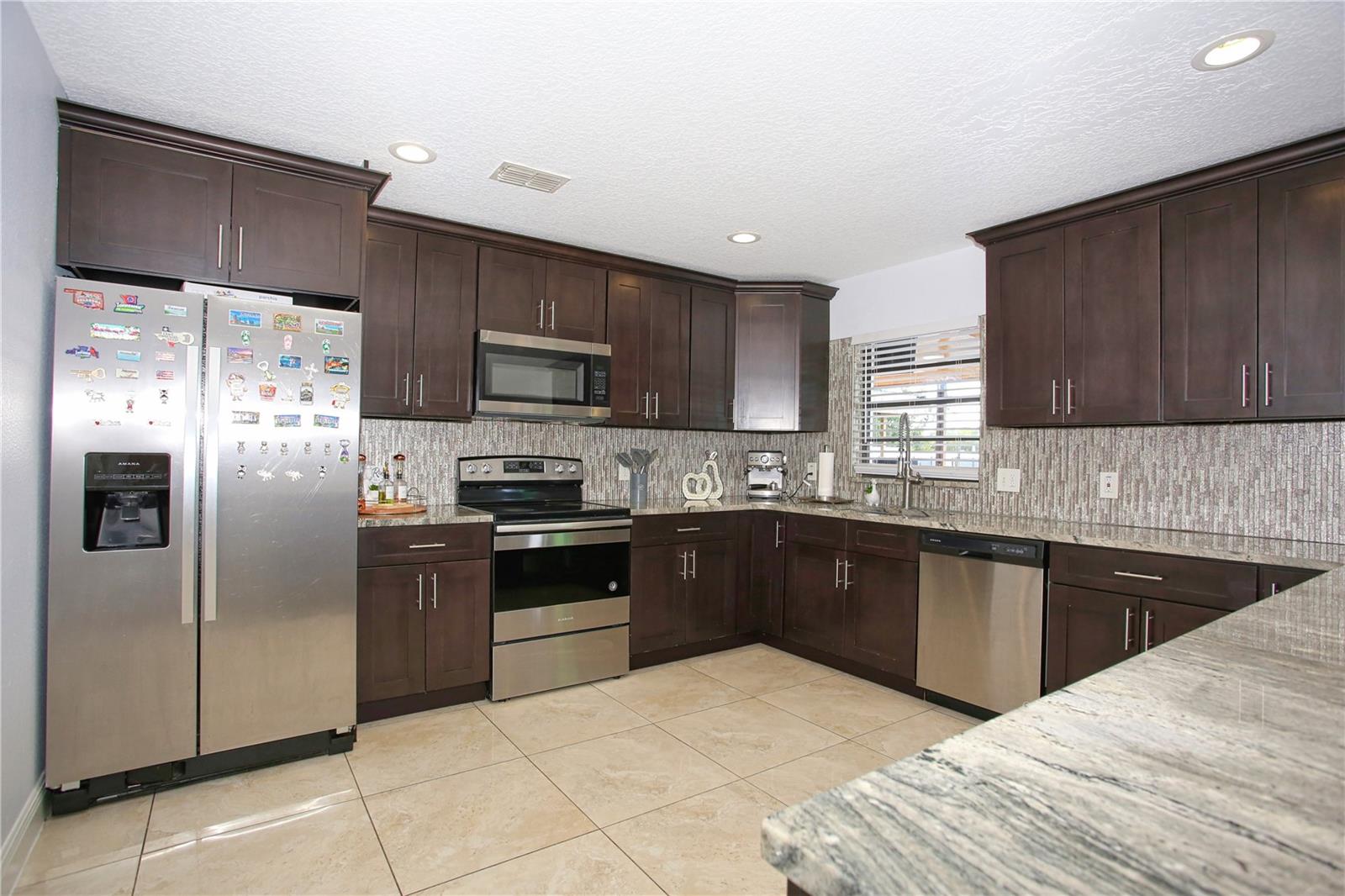 711 CYPRESS AVE, ORANGE CITY, FL, 32763
