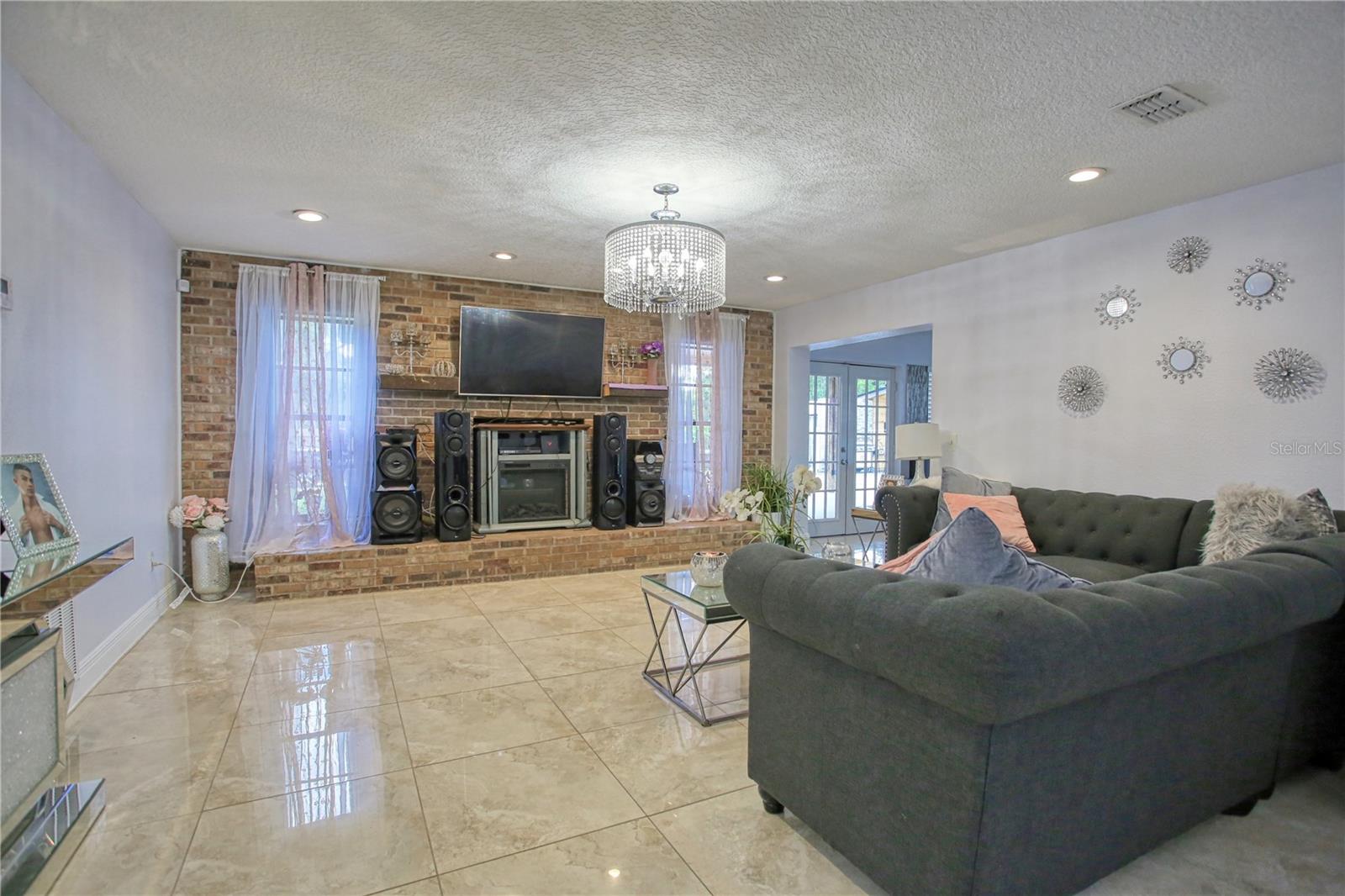 711 CYPRESS AVE, ORANGE CITY, FL, 32763