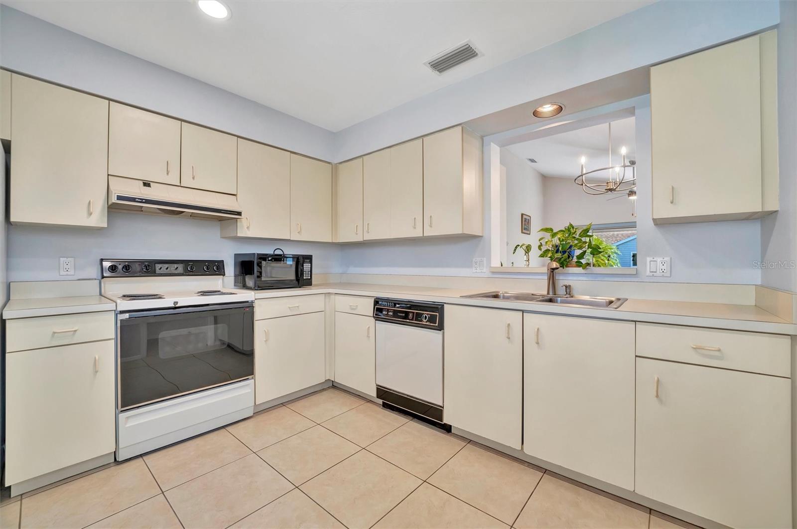 646 IRONWOOD CIR #127, VENICE, FL, 34292