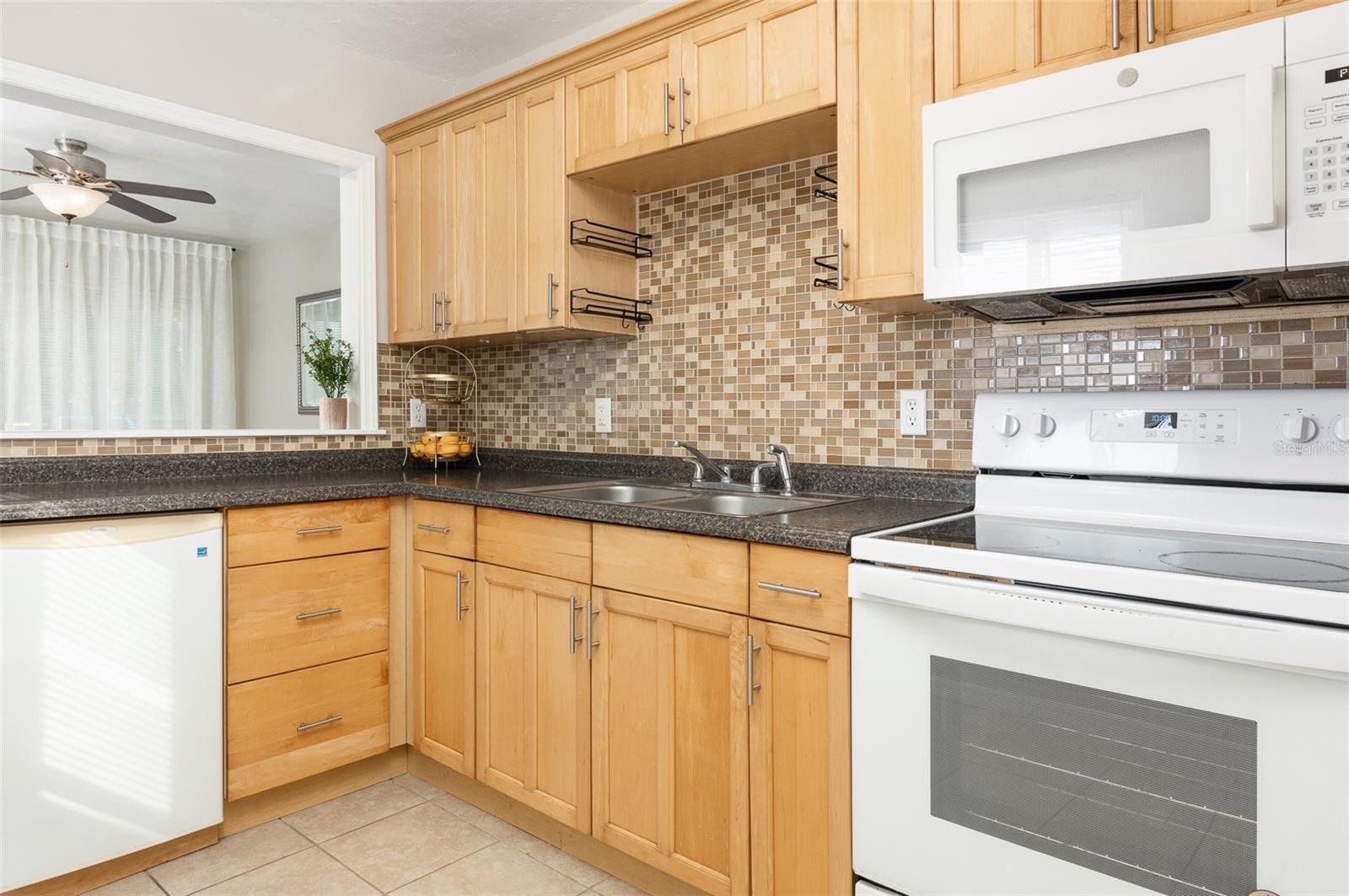 3046 35TH AVE N, ST PETERSBURG, FL, 33713