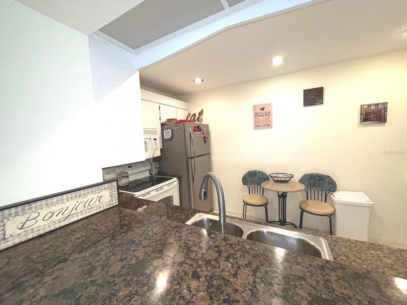 100 BLUFF VIEW DR #401A, BELLEAIR BLUFFS, FL, 33770