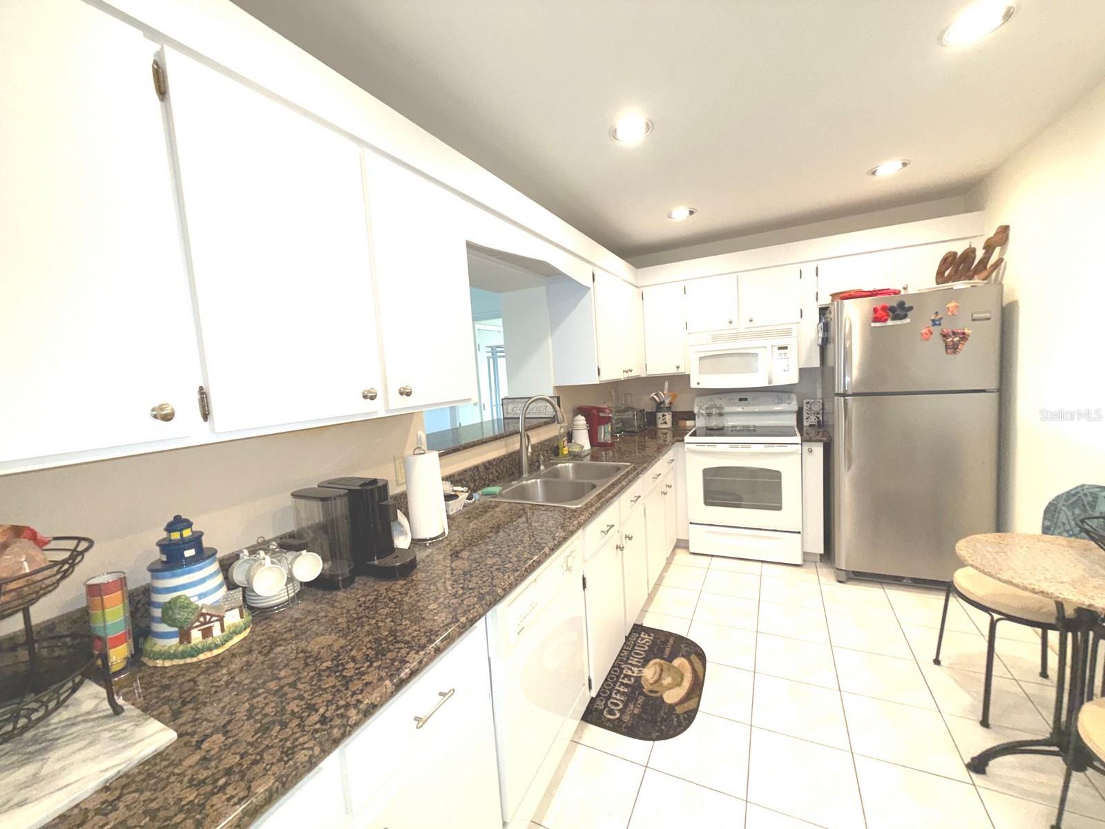 100 BLUFF VIEW DR #401A, BELLEAIR BLUFFS, FL, 33770