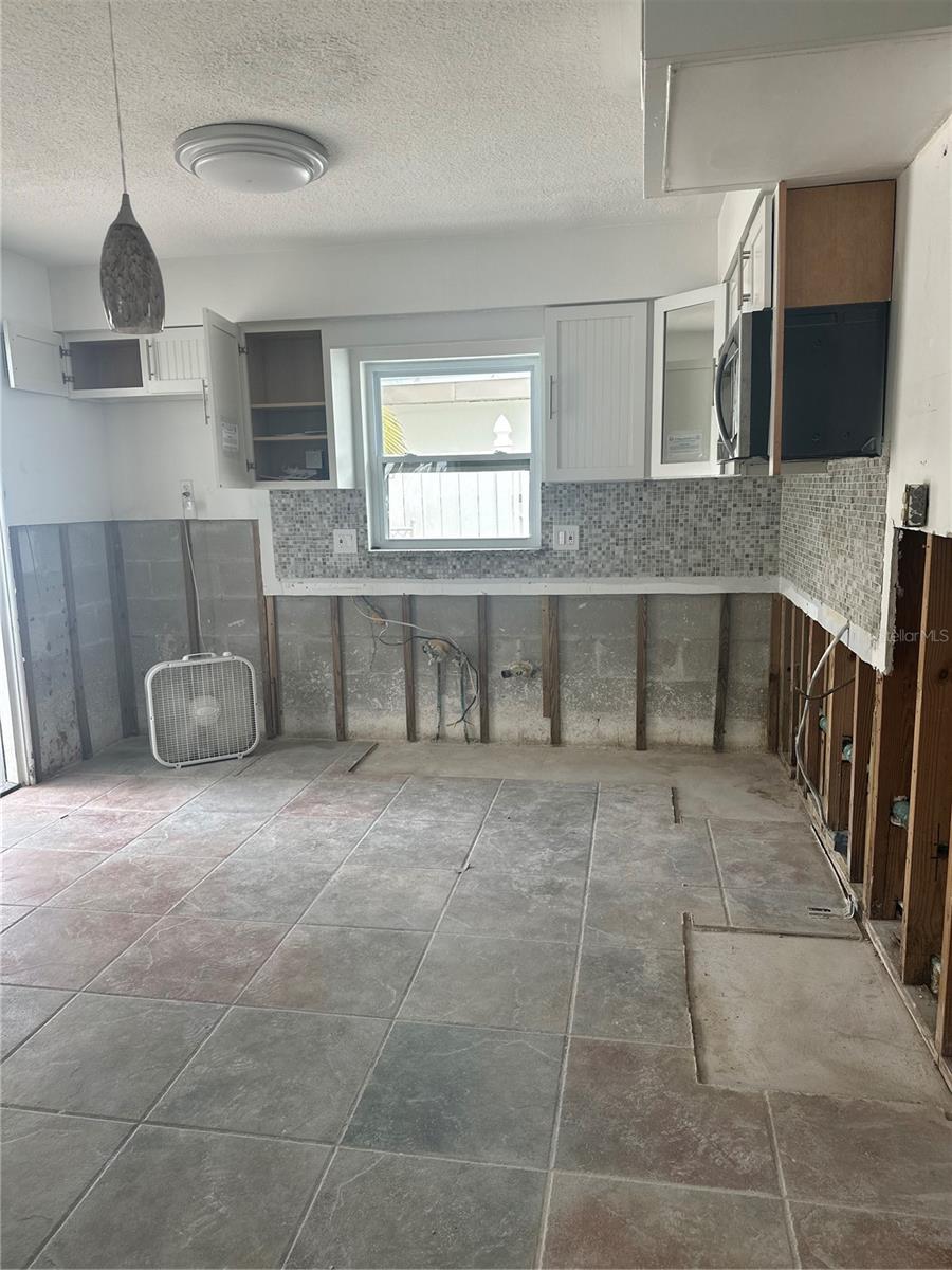 3553 CENTER CIR, LARGO, FL, 33774