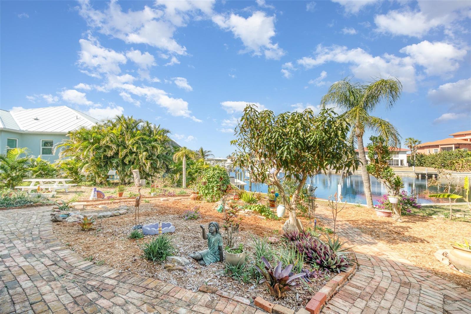 2700 MAGDALINA DR #2B, PUNTA GORDA, FL, 33950