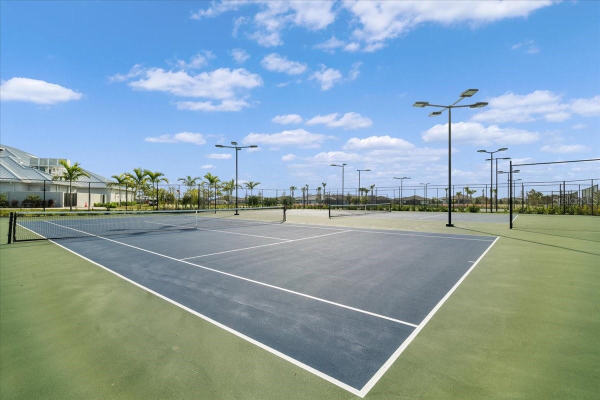 15728 SUNNY DAY DR, BRADENTON, FL, 34211