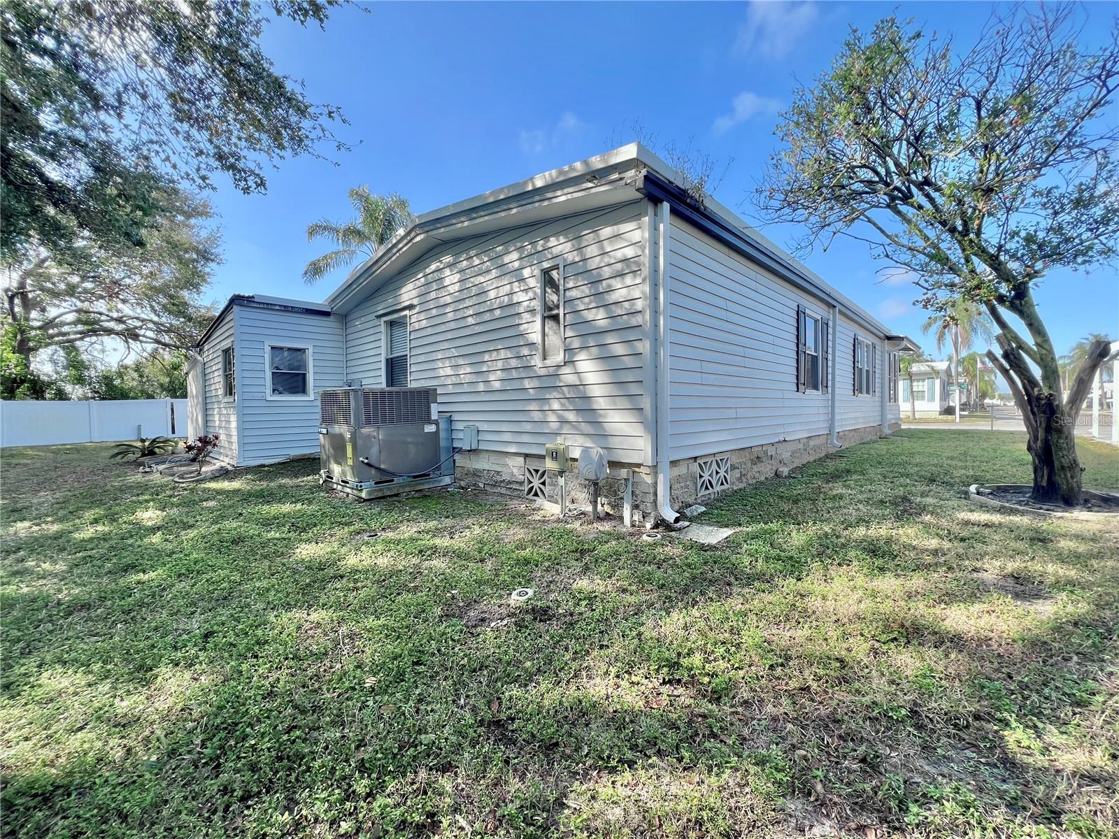 1100 BELCHER RD S #706, LARGO, FL, 33771