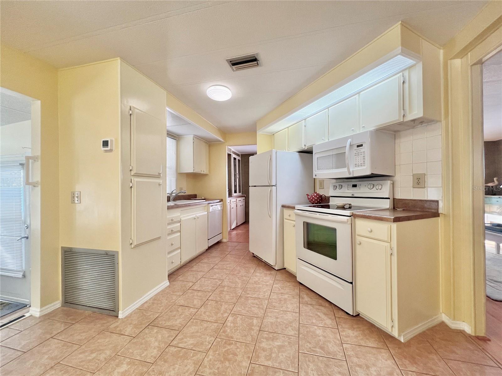 1100 BELCHER RD S #706, LARGO, FL, 33771