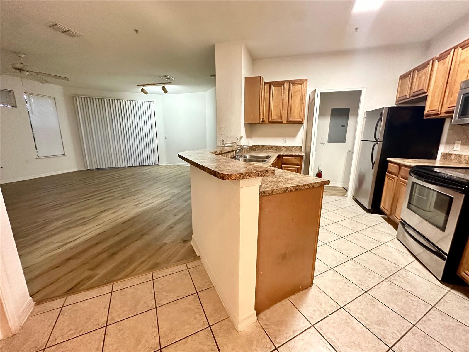 6157 METROWEST BLVD #208, ORLANDO, FL, 32835