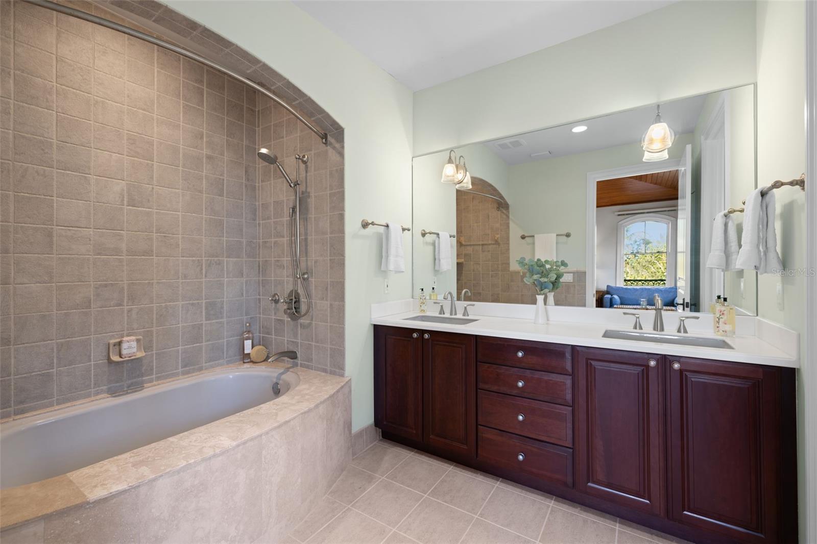 A4638952 Property Photo