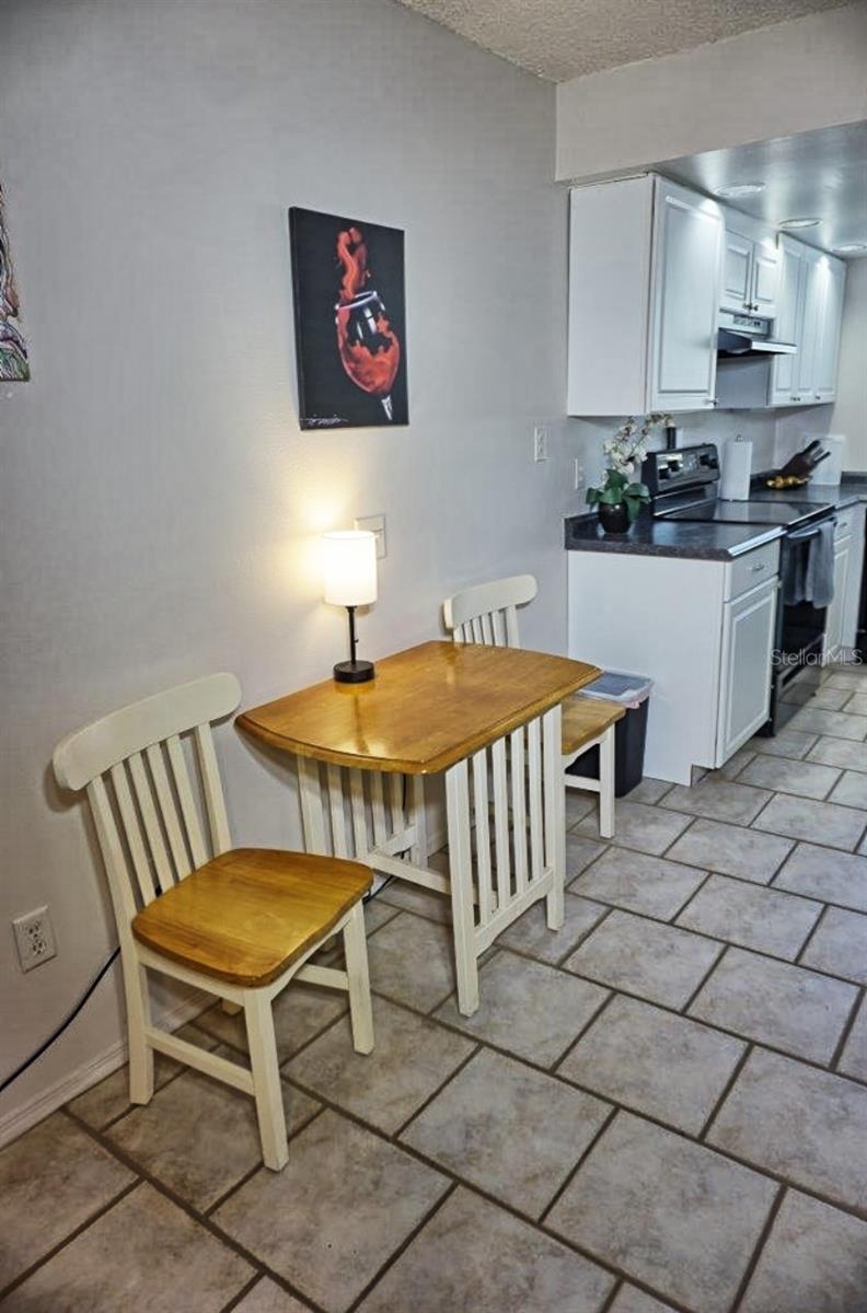 W7872118 Property Photo